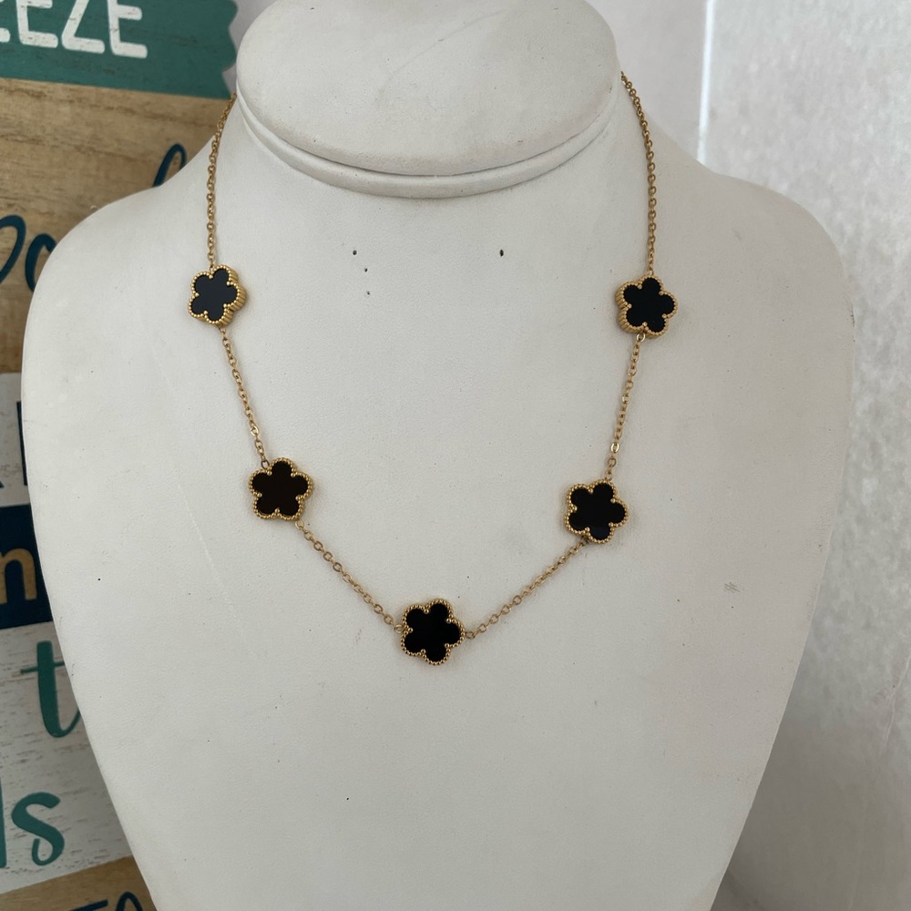 Elegant Black and Gold Flower Necklace